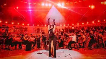 Задник к фильму "RAYE at the Royal Albert Hall" #702550
