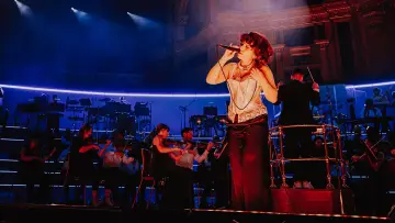 Задник к фильму "RAYE at the Royal Albert Hall" #793143