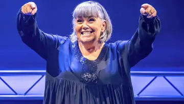 Задник к фильму "Dawn French Is a Huge Twat" #984753