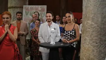 Задник к фильму "Aşk Mevsimi" #757573