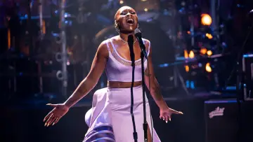 Задник к фильму "Cynthia Erivo & Friends: A New Year