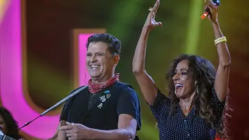 Carlos Vives en compañía постер