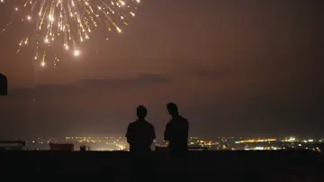 Задник к фильму "होमबाउंड" #586212