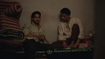 Задник к фильму "होमबाउंड" #586223