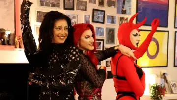 Задник к фильму "Drag Must Go On" #199913