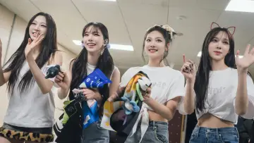 Задник к фильму "에스파: 마이 퍼스트 페이지" #1015804