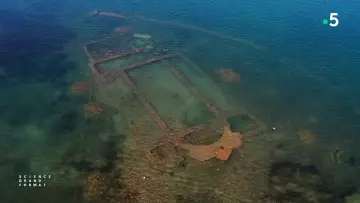 Задник к фильму "Iznik, les mystères de la basilique engloutie" #197466