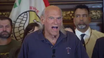 Задник к фильму "Jesse Ventura Shocks the World" #198968