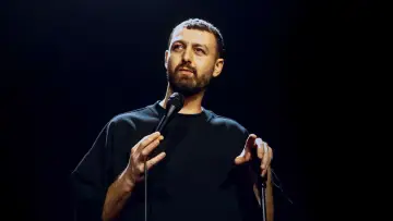 Задник к фильму "Roman Frayssinet : Ô dedans" #759890