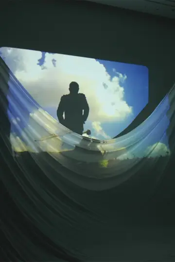 Постер к фильму "A Conversation with the Sun (Installation)" #985125