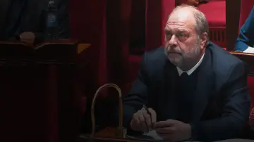Задник к фильму "Le Ministre qui ne devait pas l