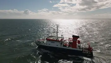 Задник к фильму "Versenkte Kriegsschiffe in der Nordsee - Gefahr vom Meeresgrund" #350900