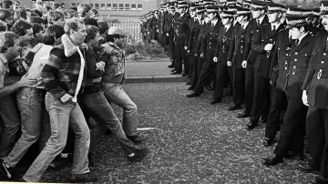 Задник к фильму "Miners