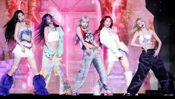 Задник к фильму "LE SSERAFIM COMEBACK SHOWCASE ‘EASY’" #368740