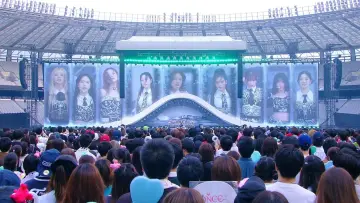 Задник к фильму "TWICE 5TH WORLD TOUR 