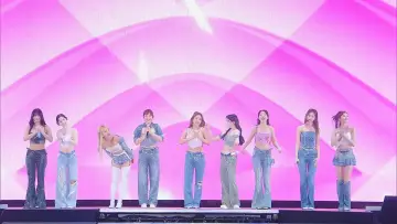 Задник к фильму "TWICE 5TH WORLD TOUR 