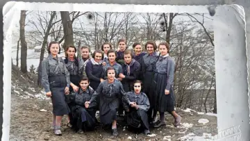 Задник к фильму "Crossing the River: From Poland to Paradise" #357040