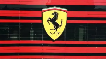 Задник к фильму "Ferrari, un hiver à Maranello" #404138