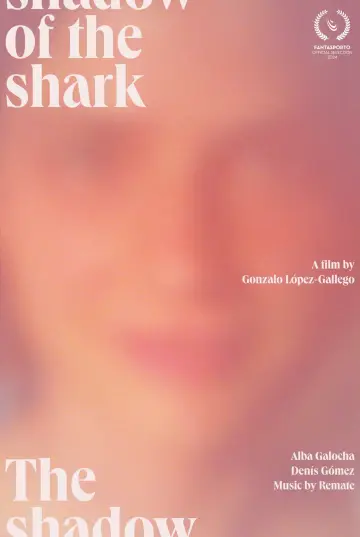 La sombra del tiburón постер