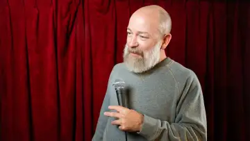 Задник к фильму "Kyle Kinane: Dirt Nap" #1049437