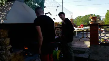 Задник к фильму "BBQ" #473131