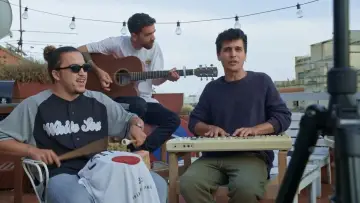 Задник к фильму "Stay Homas. La banda que no hauria d