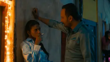 Задник к фильму "निर्लज्ज" #650406