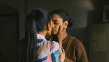 Задник к фильму "निर्लज्ज" #650413