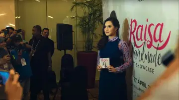 Задник к фильму "Harta Tahta Raisa" #476410