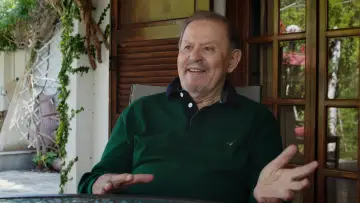 Задник к фильму "Γιάννης Σπανός: Πίσω απ