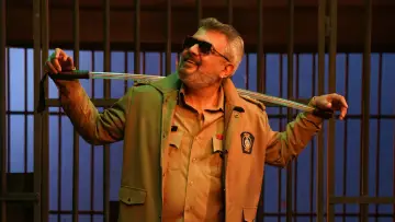 Задник к фильму "குட் பேட் அக்லி" #810553