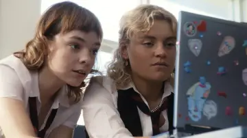Задник к фильму "Girl Coded" #972851