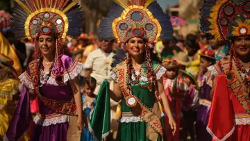 Задник к фильму "Hispanoamérica: canto de vida y esperanza" #464652