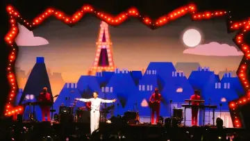 Задник к фильму "Mika à l