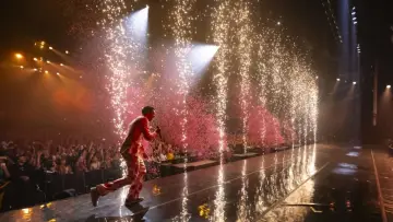 Задник к фильму "Mika à l