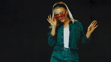 Задник к фильму "Zara Larsson 