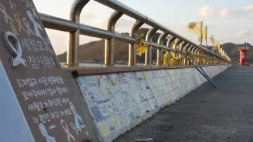 Задник к фильму "남쪽 항구에는 여전히 기다리는 이들이 있다" #448958