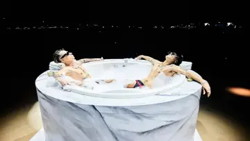 Водяная баня постер