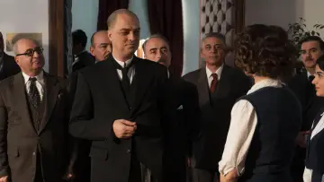 Задник к фильму "Bir Cumhuriyet Şarkısı" #738581