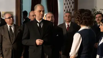 Задник к фильму "Bir Cumhuriyet Şarkısı" #738595