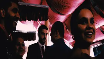 Задник к фильму "γέννημα θρέμμα Δεντροπόταμος" #1107533