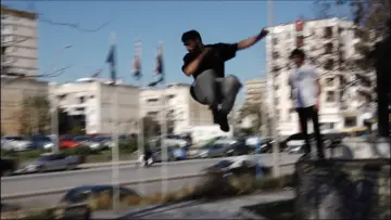 Задник к фильму "Ρυθμοί της πόλης: Το παρκούρ στην Θεσσαλονίκη" #1096374