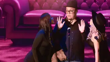 Задник к фильму "Franco Escamilla: Ladies