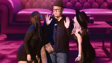 Задник к фильму "Franco Escamilla: Ladies