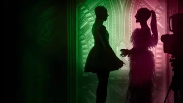 Задник к фильму "Defying Gravity: The Curtain Rises on Wicked" #943288