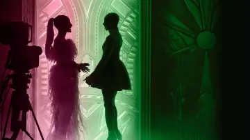 Задник к фильму "Defying Gravity: The Curtain Rises on Wicked" #943293