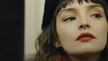 Задник к фильму "Lauren Mayberry: I Change Shapes" #480263
