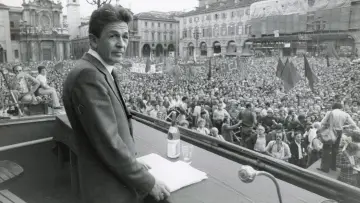 Задник к фильму "Prima della fine - Gli ultimi giorni di Enrico Berlinguer" #1124997