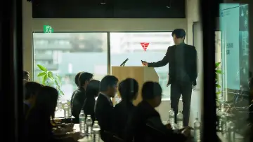 Задник к фильму "실연당한 사람들을 위한 일곱 시 조찬모임" #851627