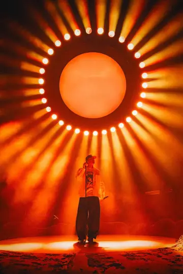 Постер к фильму "Loyle Carner - hugo: reimagined (live from the Royal Albert Hall)" #484940